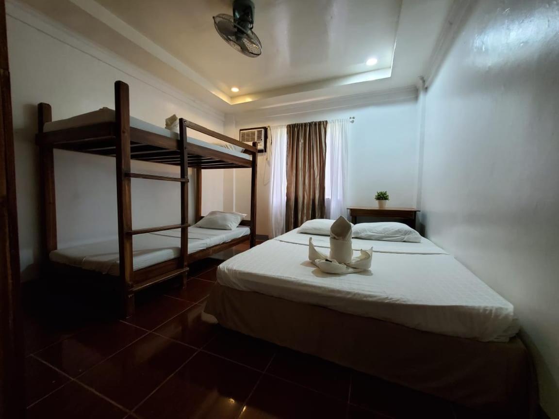 Ricardo Valley Inn Корон Экстерьер фото