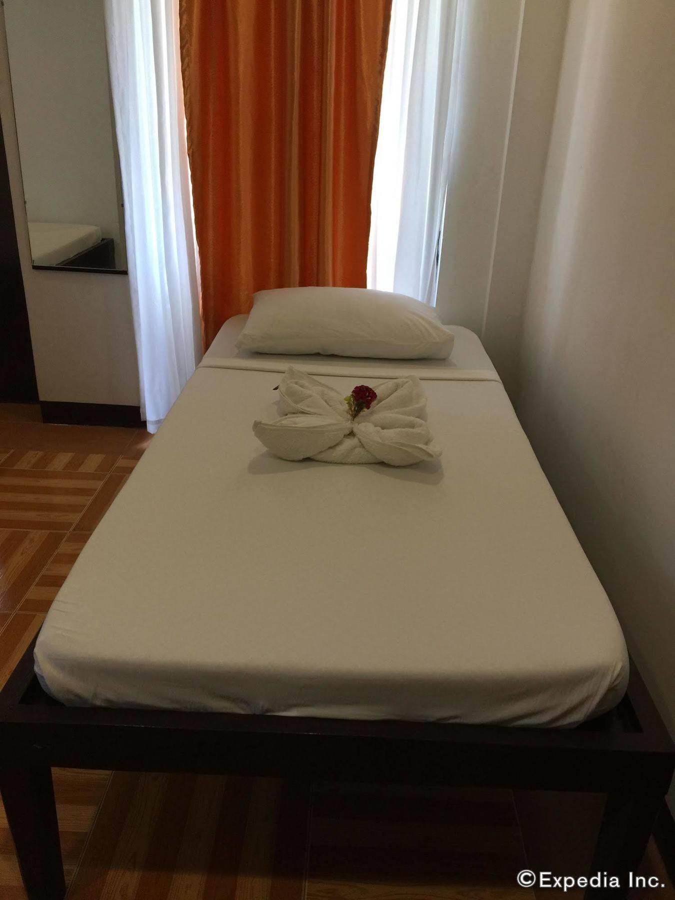 Ricardo Valley Inn Корон Экстерьер фото