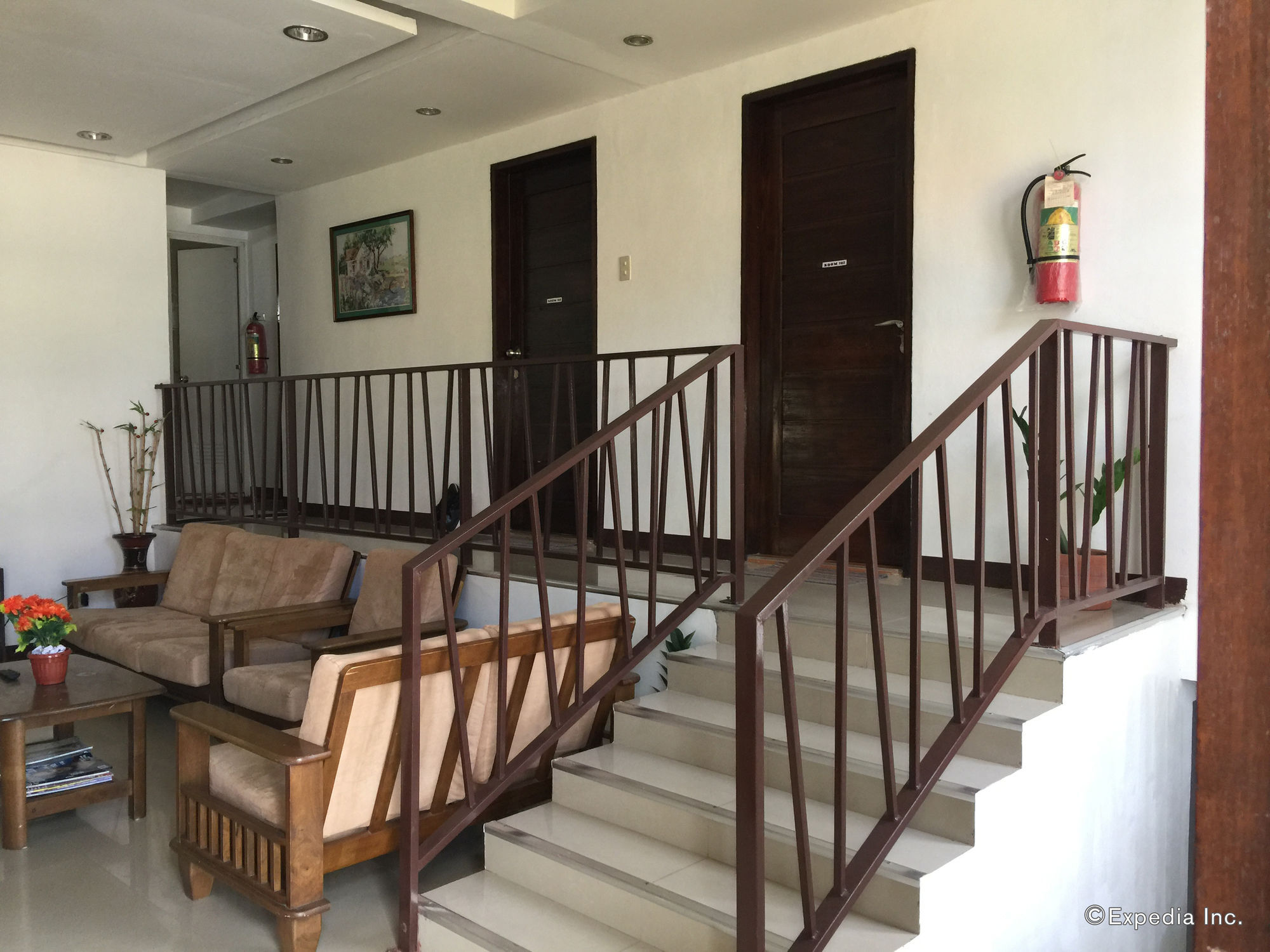 Ricardo Valley Inn Корон Экстерьер фото