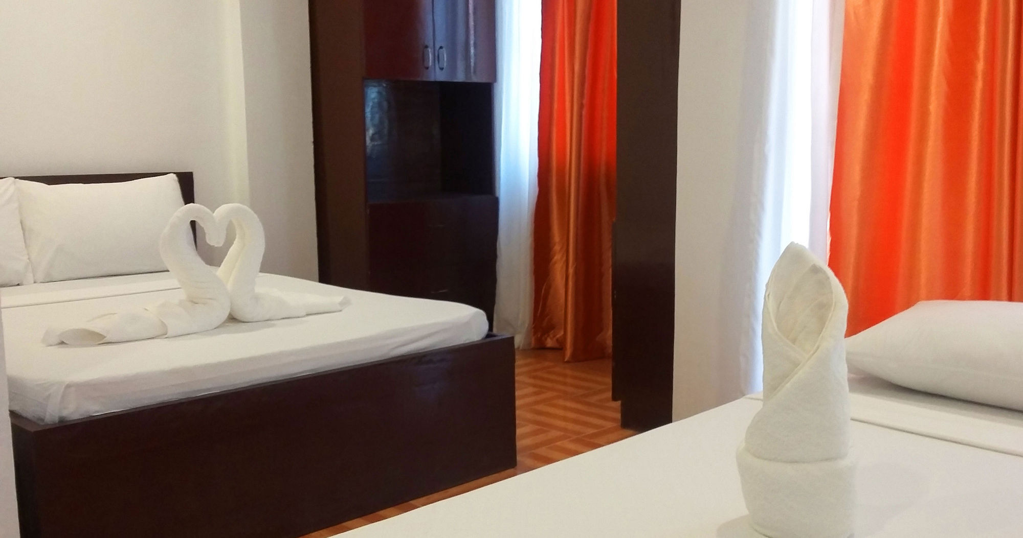 Ricardo Valley Inn Корон Экстерьер фото